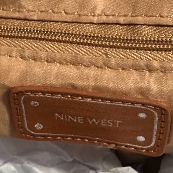 Nine West Peach & White $180 retail Shoulder Bag Handbag EXCELLENT condition - Picture 9 of 16